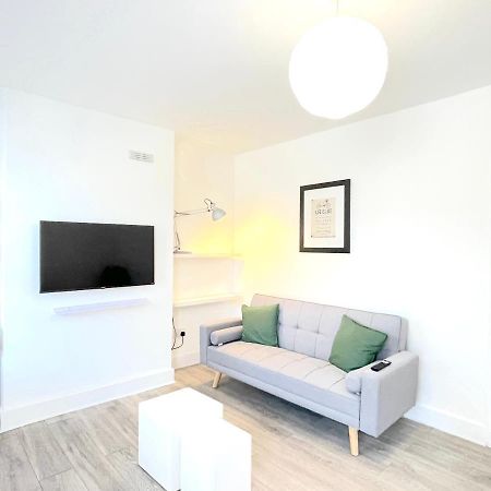 לונדון Stylish Apartment In Plaistow מראה חיצוני תמונה